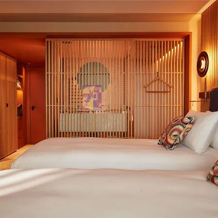 Hotel So/