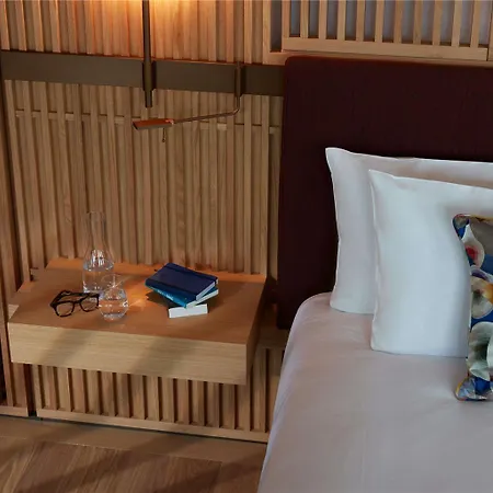 Hotel So/ *