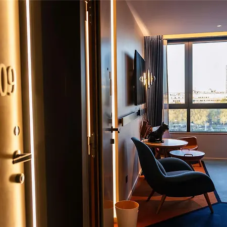 So/ Hotel *